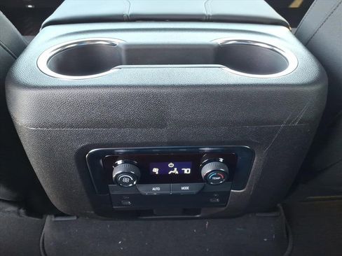 New 2026 Chevrolet Suburban LS image 13