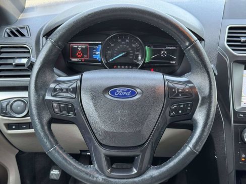 Used 2018 Ford Explorer XLT w/ Equipment Group 202A FWD image 11