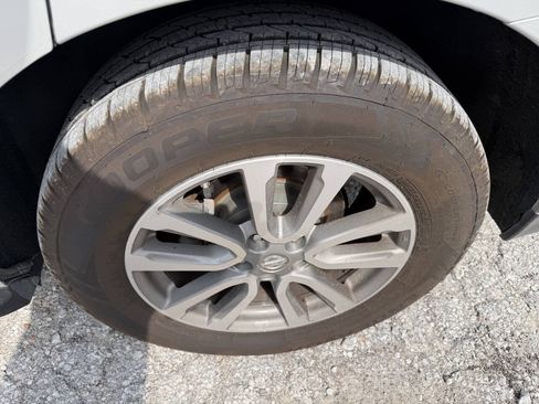 Used 2016 Nissan Pathfinder SV AWD/4WD image 10