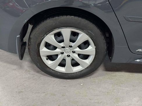 Used 2023 Toyota Corolla LE AWD/4WD image 10