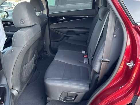 Used 2019 Kia Sorento S image 21