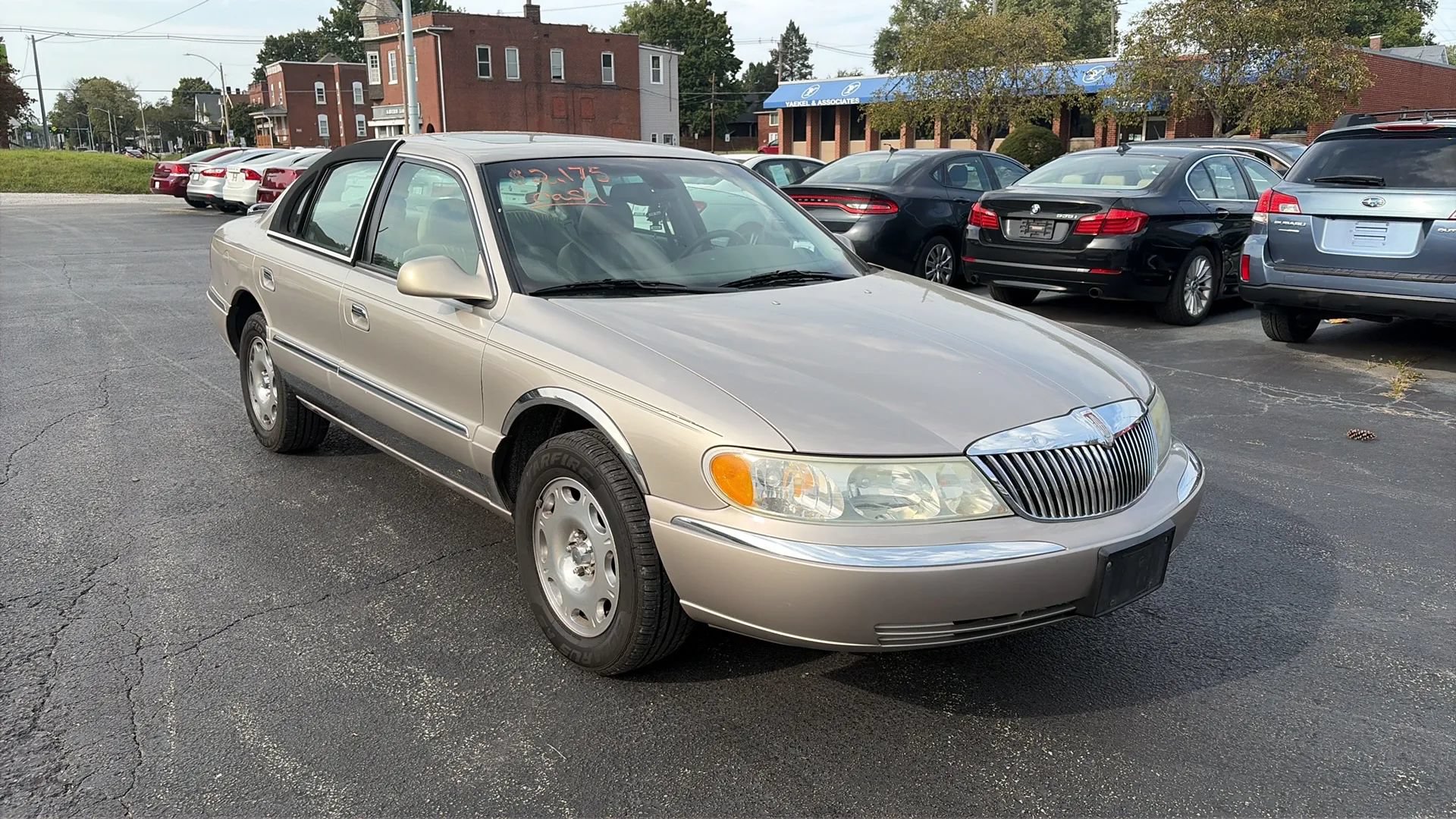 Used 2002 Lincoln Continental FWD image 3