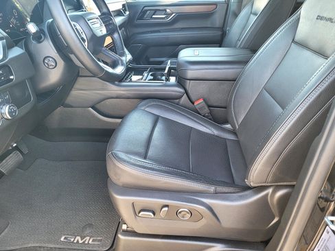 Used 2025 GMC Yukon Denali AWD/4WD image 16