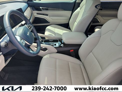 Certified 2025 Kia Telluride EX w/ EX Captain's Chair Package FWD image 22