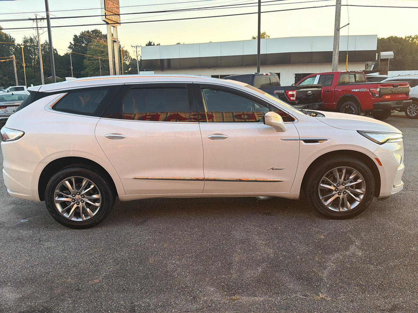 Used 2023 Buick Enclave Avenir FWD image 16