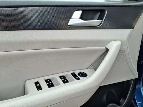 Used 2016 Hyundai Sonata Sport w/ Option Group 1V FWD image 4