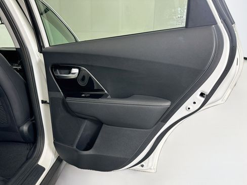 Used 2022 Kia Niro EX FWD image 29