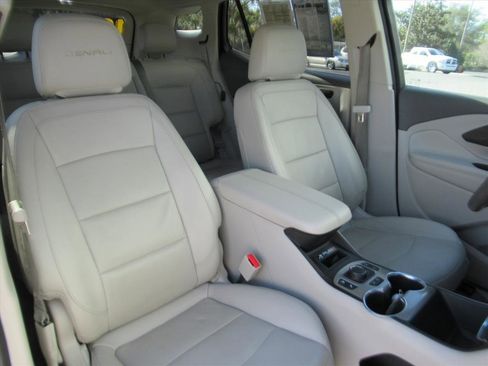 Used 2018 GMC Terrain Denali w/ Advanced Safety Package image 9