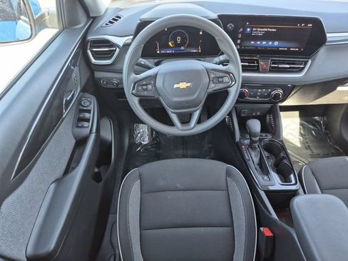 Used 2025 Chevrolet TrailBlazer LT AWD/4WD image 21