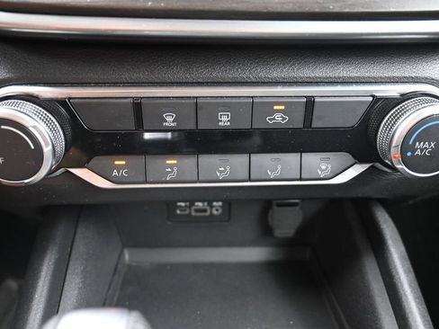 Used 2025 Nissan Altima 2.5 SV FWD image 16