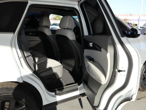 Used 2016 Kia Sorento SX image 33