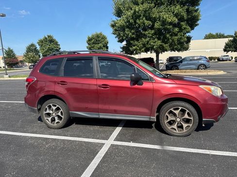 Used 2015 Subaru Forester 2.5i w/ Alloy Wheel Package AWD/4WD image 5