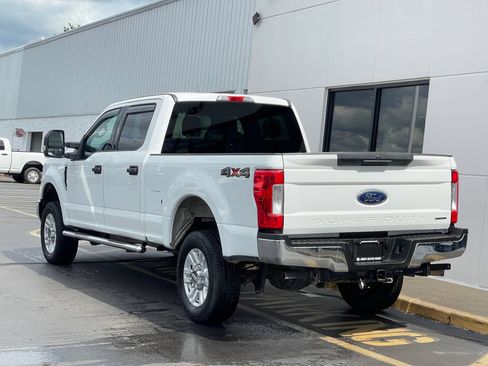 Used 2017 Ford F250 XLT AWD/4WD image 5