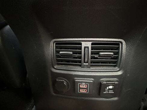 Used 2023 Nissan Titan SV w/ SV Convenience Package image 24