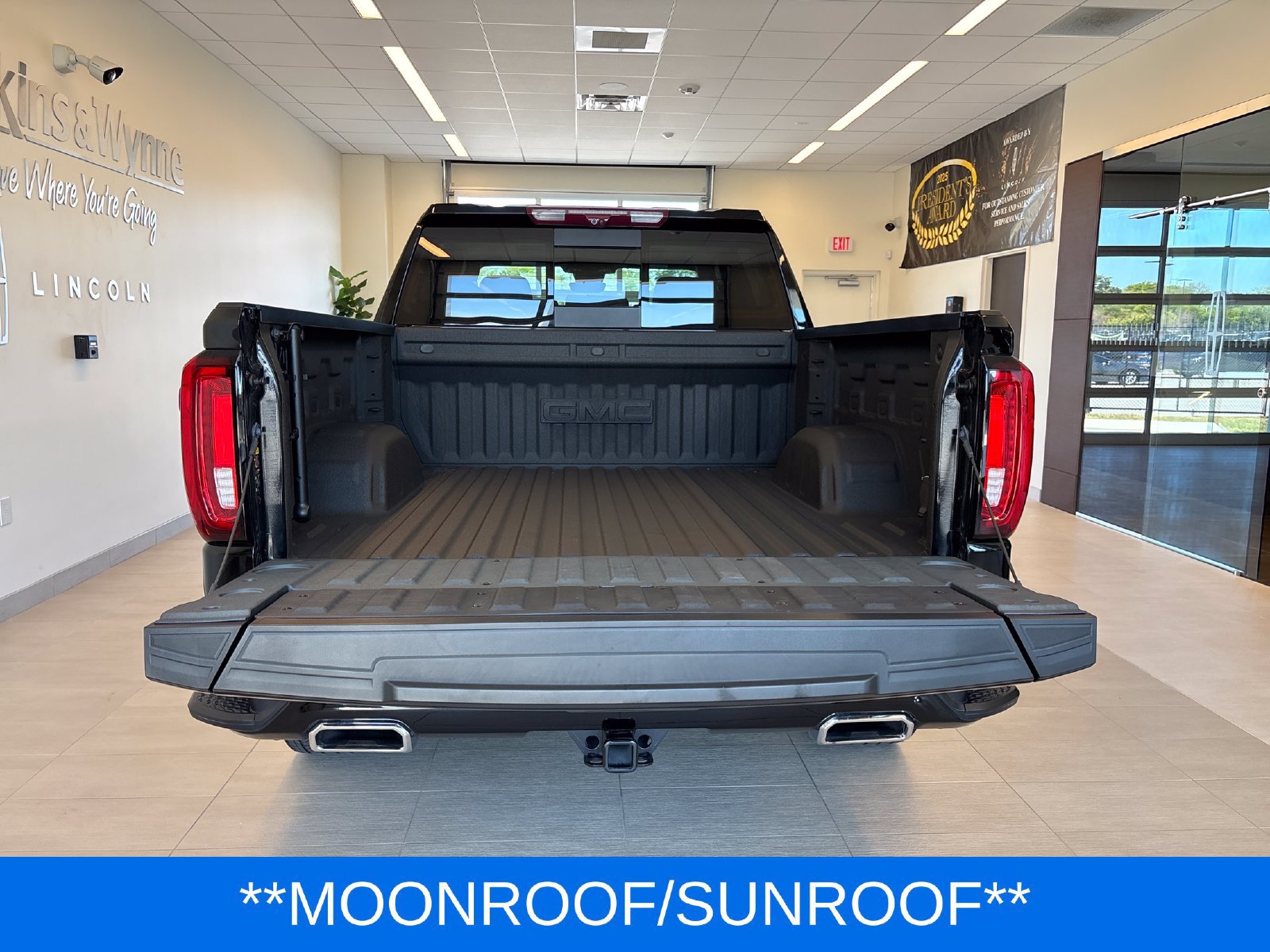 Used 2025 GMC Sierra 1500 Denali w/ Denali Reserve Package AWD/4WD image 11