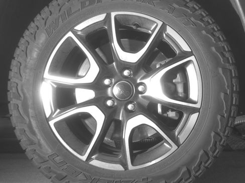 Used 2025 Jeep Compass Trailhawk AWD/4WD image 13