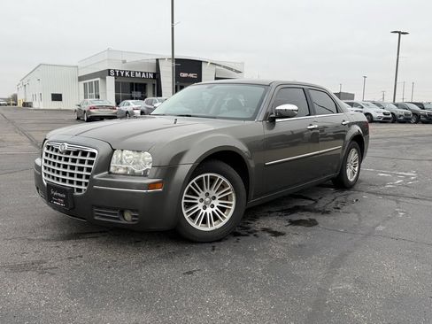Used 2010 Chrysler 300 Touring image 4
