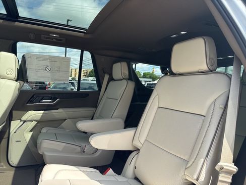 New 2026 GMC Yukon Denali w/ Denali Reserve Package AWD/4WD image 32