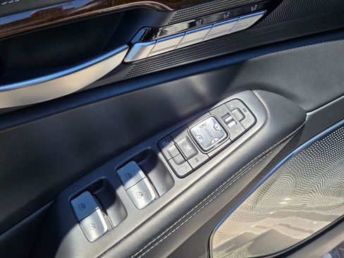 Used 2018 Genesis G90 5.0 Ultimate AWD/4WD image 16