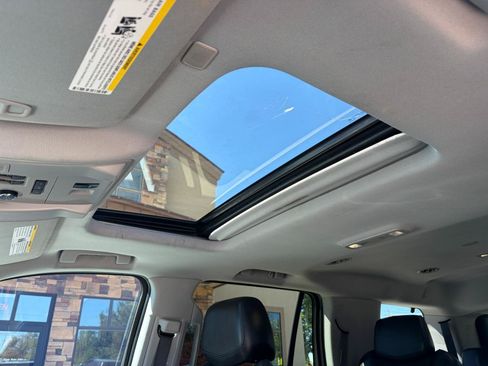 Used 2018 Cadillac Escalade Luxury AWD/4WD image 27