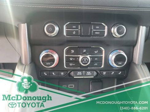 Used 2024 GMC Yukon SLT AWD/4WD image 24