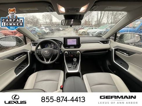 Used 2022 Toyota RAV4 XLE Premium image 14