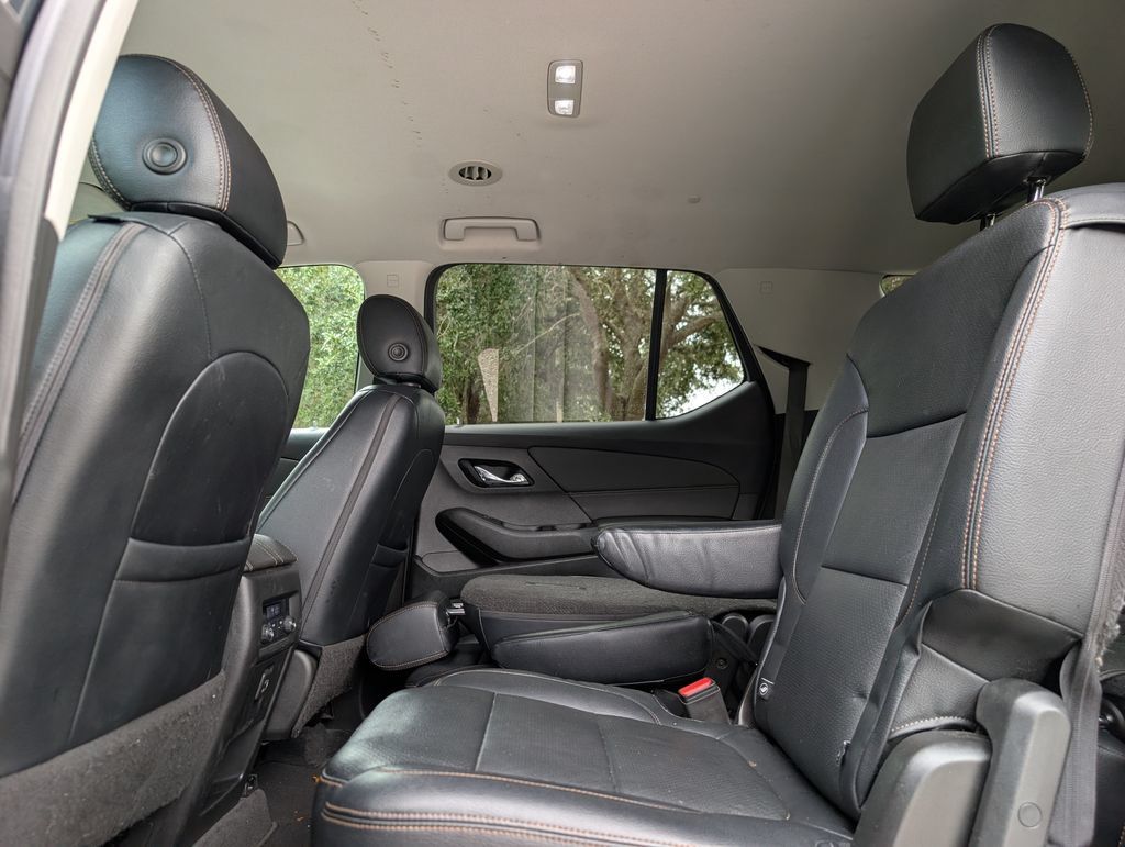 Used 2020 Chevrolet Traverse LT w/ Driver Confidence II Package AWD/4WD image 17