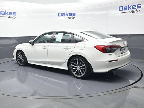 Used 2024 Honda Civic Touring image 5