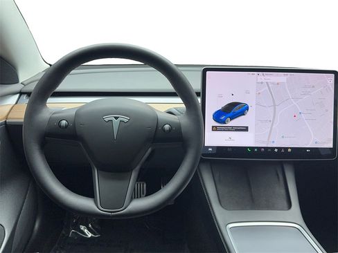 Used 2021 Tesla Model 3 Standard Range Plus image 17