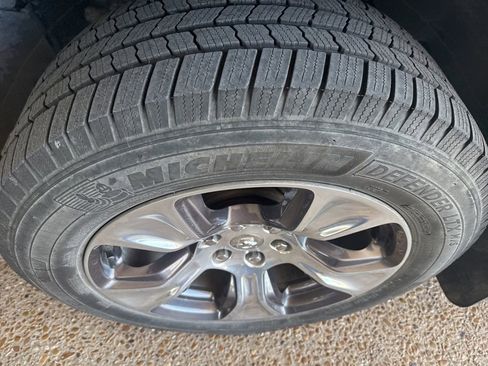 Used 2020 RAM 1500 Laramie image 2