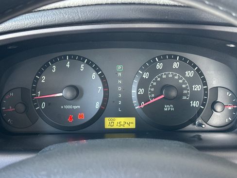 Used 2004 Hyundai Elantra Sedan FWD image 21