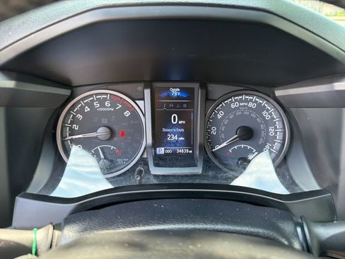 Used 2021 Toyota Tacoma TRD Sport AWD/4WD image 9