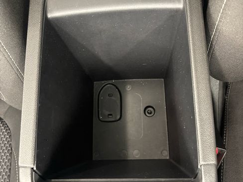 Used 2023 GMC Acadia SLE w/ Driver Convenience Package image 33