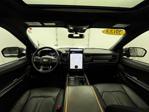 Used 2023 Ford Expedition Max Platinum image 2