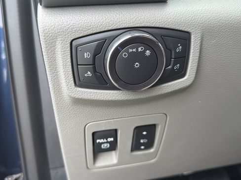 Used 2019 Ford F150 XLT w/ Equipment Group 302A Luxury AWD/4WD image 12