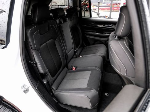 Used 2023 Jeep Grand Cherokee Laredo w/ Luxury Tech Group I image 46