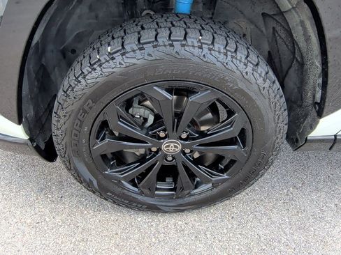 Used 2022 Toyota RAV4 SE AWD/4WD image 42