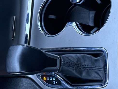 Used 2021 Jeep Grand Cherokee Laredo X image 25