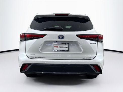 Used 2022 Toyota Highlander Limited AWD/4WD image 12