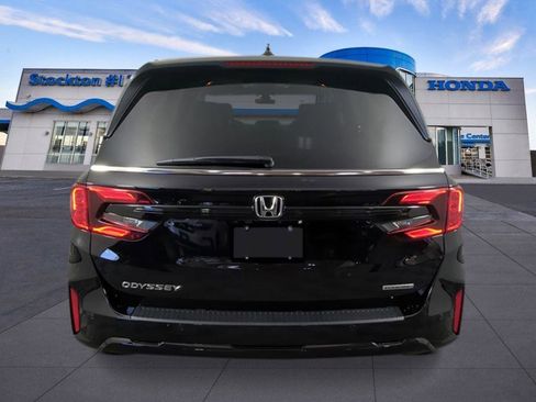 New 2026 Honda Odyssey Touring image 4