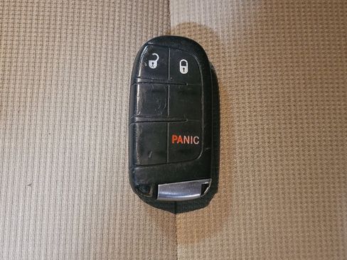 Used 2017 Jeep Grand Cherokee Laredo image 32