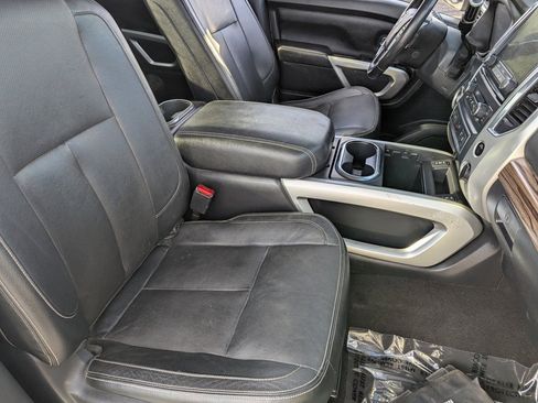 Used 2020 Nissan Titan SL w/ Moonroof Package image 8