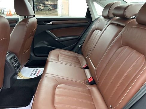 Certified 2020 Volkswagen Passat 2.0T SEL image 34