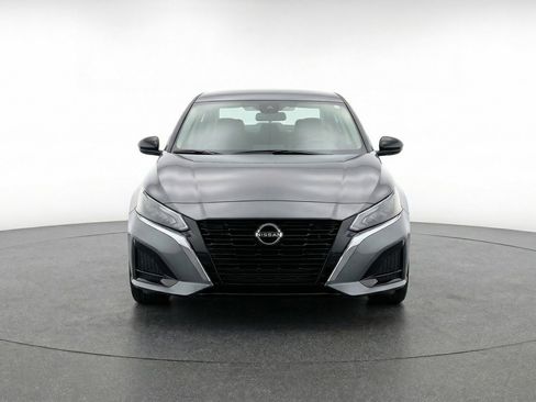 Used 2025 Nissan Altima 2.5 SV image 2