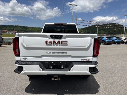 Used 2023 GMC Sierra 2500 AT4 w/ AT4 Premium Plus Package AWD/4WD image 5