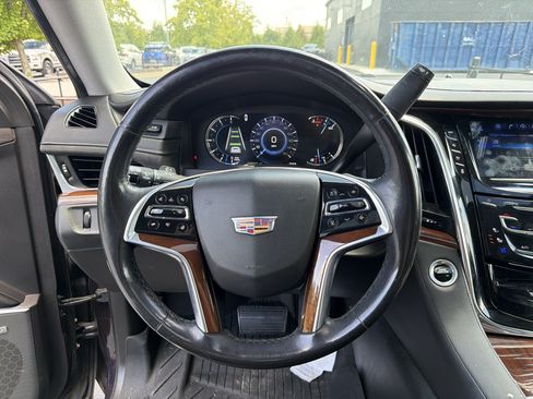 Used 2018 Cadillac Escalade Luxury AWD/4WD image 18