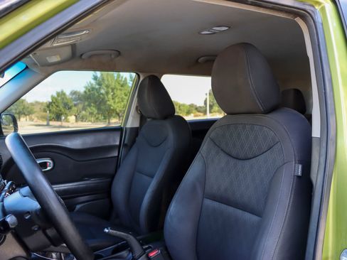Used 2016 Kia Soul FWD image 14