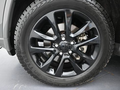 Used 2022 Jeep Grand Cherokee Laredo X AWD/4WD image 32