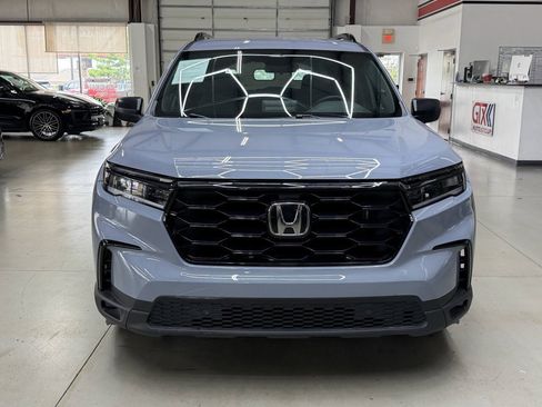 Used 2025 Honda Pilot Sport image 6
