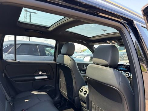 Used 2023 Mercedes-Benz GLB 250 4MATIC w/ Premium Package image 8